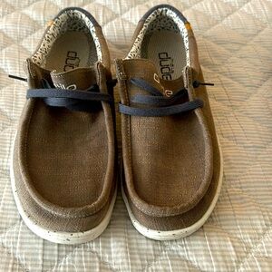 Men’s hey dude size 10 like new condition worn 3 times